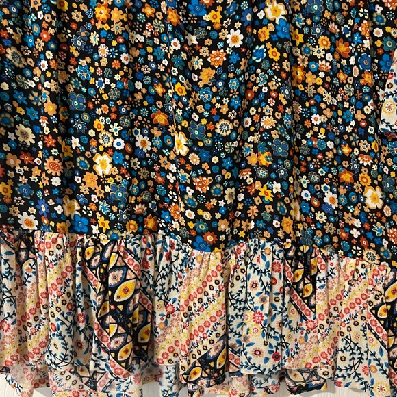 BCBG new top smal - Picture 2 of 4